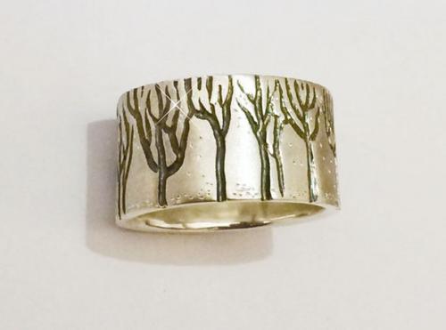 Чтобы украшения как можно дольше радовали вас, необходимо знать и соблюдать несколько простых правил: 02