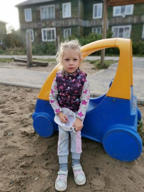 Четыре годика малышке. 01