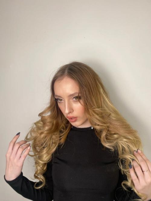 Я дипломированный специалист в поисках новых лиц и поэтому хотела пригласить тебя ко мне на брови или макияж/образ моделью. 04