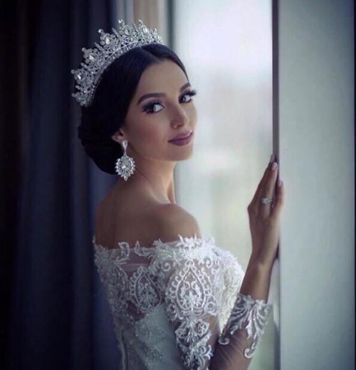 Теперь я в уютной студии принимаю. 06