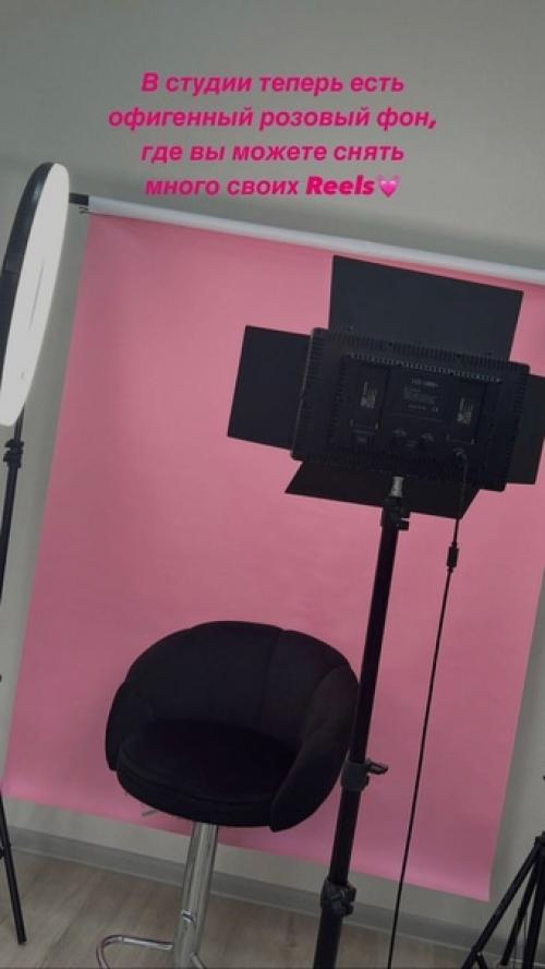 Я дипломированный специалист в поисках новых лиц и поэтому хотела пригласить тебя ко мне на брови или макияж/образ моделью. 09