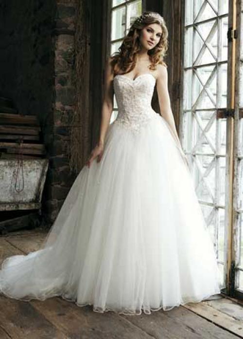 Уважаемые девушки!  Мне и моему прекрасному визажисту требуются модели на прически и макияж для пополнения портфолио! 02