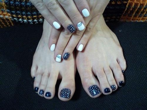 Милые девушки.  Вас на маникюр и педикюр приглашаю. 06