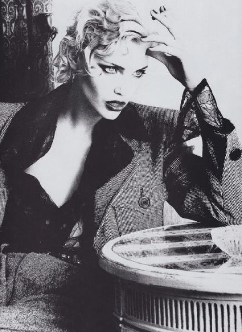 A Sophisticated Season. 04