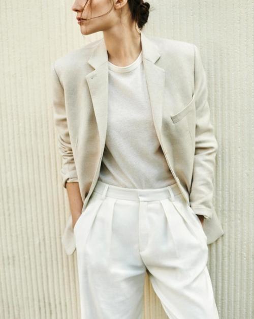 Интеллектуальный стиль.  Demure - один из вариантов модного интеллектуального стиля. 01