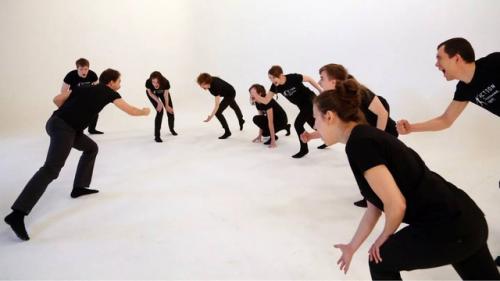 Чёрные спортивные штаны (или лосины) и чёрная майка - эта униформа всех начинающих артистов, студентов театральных вузов. 02 Чёрные спортивные штаны (или лосины) и чёрная майка - эта униформа всех начинающих артистов, студентов театральных вузов. 02