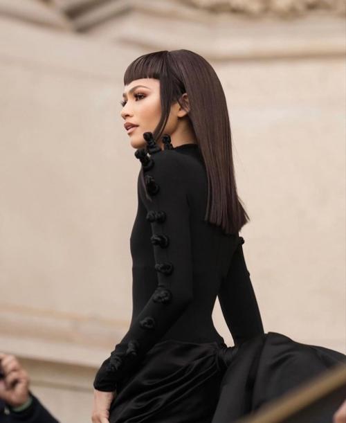 Впервые за долгое время зендая удивила аудиторию неудачным и причудливым образом. 02