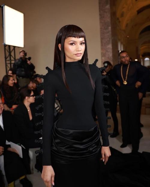 Впервые за долгое время зендая удивила аудиторию неудачным и причудливым образом. 07