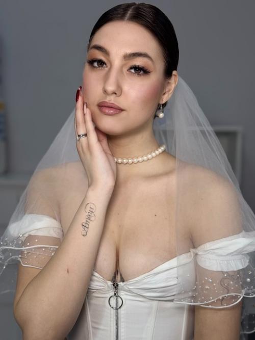 Элегантный Минимализм - тренд в свадебных прическах 2025. 02