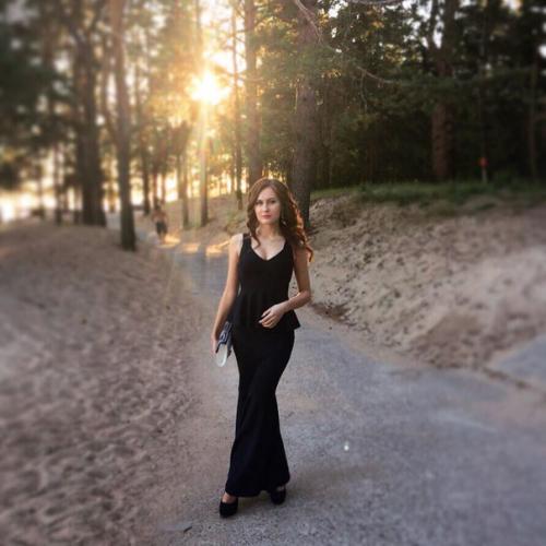 Помимо огненно - красной рыбки, всегда остается неизменной классикой - черная. 02