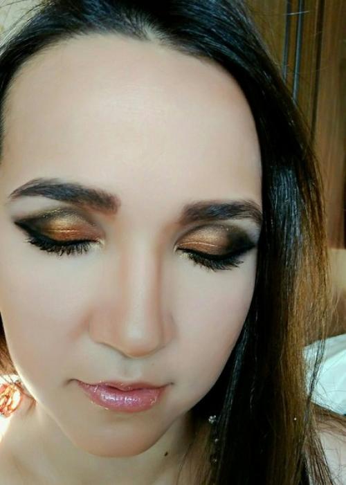 На 19 и 20 января ещё есть свободное время для записи на макияж/ причёску/ с выездом к вам? 03