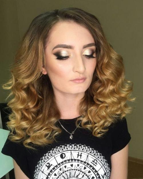 Здравствуйте.  Я профессиональный визажист - стилист, мастер по оформлению бровей. 02