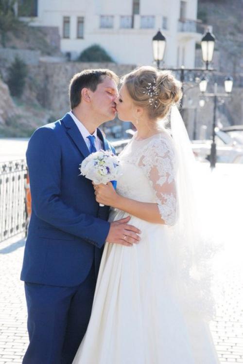 Милые красавицы!  Побалуйте себя роскошным макияжем и прической в эти прекрасные зимние денечки! 03