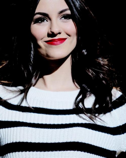 Intel производит огромное количество процессоров, поэтому, чтобы никто не потерялся в их разнообразии, представляю всем вот такую шпаргалку: 01