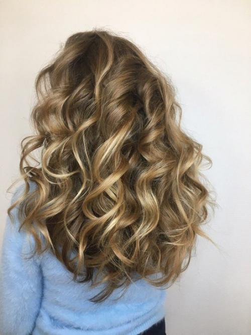 Милые красавицы!  Побалуйте себя роскошным макияжем и прической в эти прекрасные зимние денечки! 02