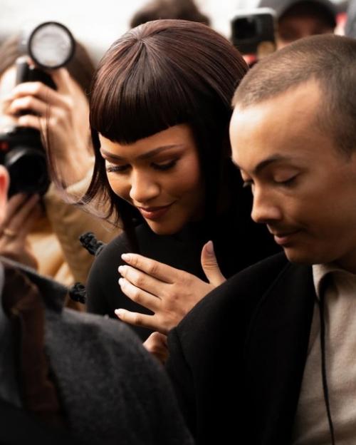 Впервые за долгое время зендая удивила аудиторию неудачным и причудливым образом. 04