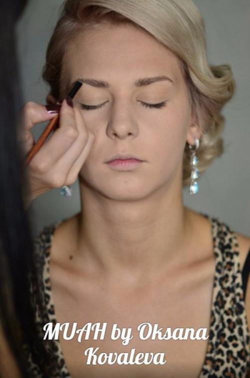 Привет!  Меня зовут Оксана, я стилист - визажист. 08