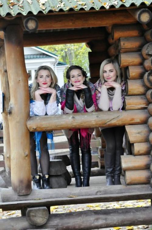 Красивыми, весёлыми и яркими можно быть круглый год) особенно если регулярно посещать студию красоты Lash Room. 07