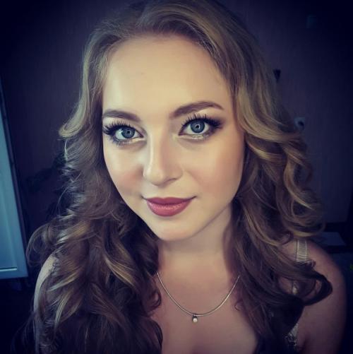 Модель!  В приоритете выберу того, кто сделал репост? 09