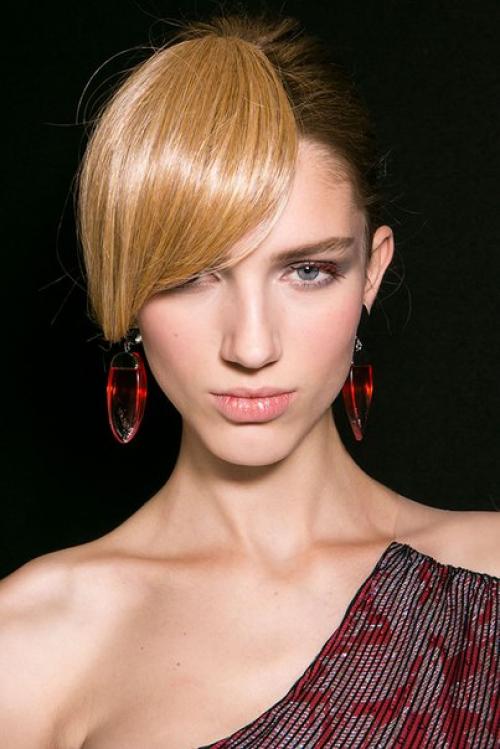 Накануне вечером состоялся показ новой коллекции Giorgio Armani, главными цветами которой стали красный и серый. 06 Накануне вечером состоялся показ новой коллекции Giorgio Armani, главными цветами которой стали красный и серый. 06