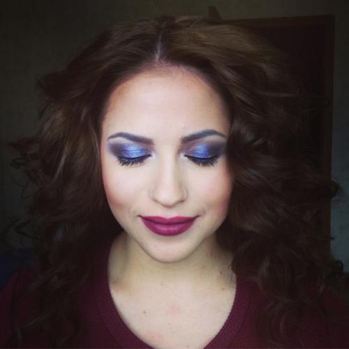 - Услуга: макияж. - Цена: 500 рублей. 04