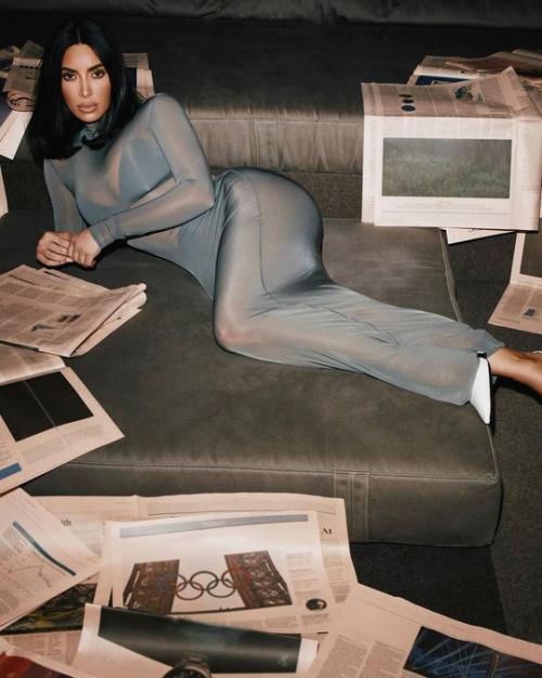 Ким кардашьян снялась в прозрачном платье для журнала. 03