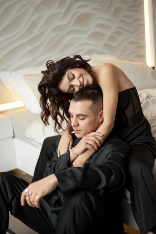 Элегантность - эстетика, что характеризуется благороднои простотои, спокои ствием, расслабленностью, строгостью и плавностью. 02