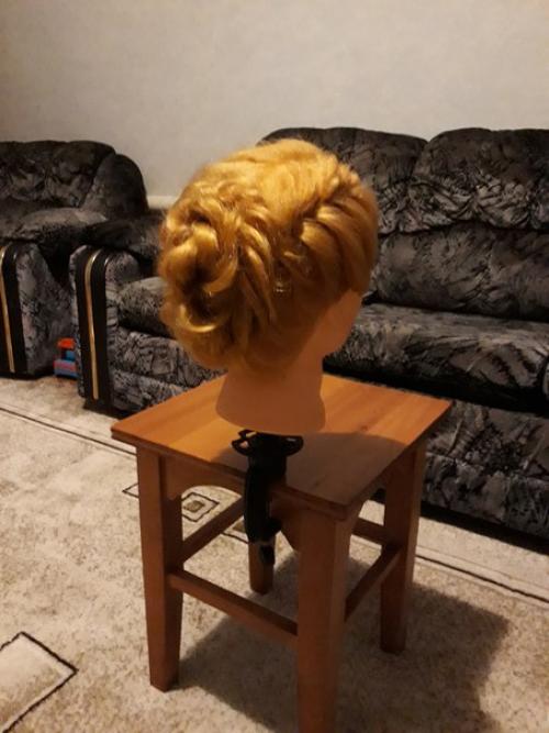 Милые девушки скоро новогодние праздники спешу предложить вам свои услуги по макияжу, прическам, моделирование бровей плетение кос любой сложности. 06