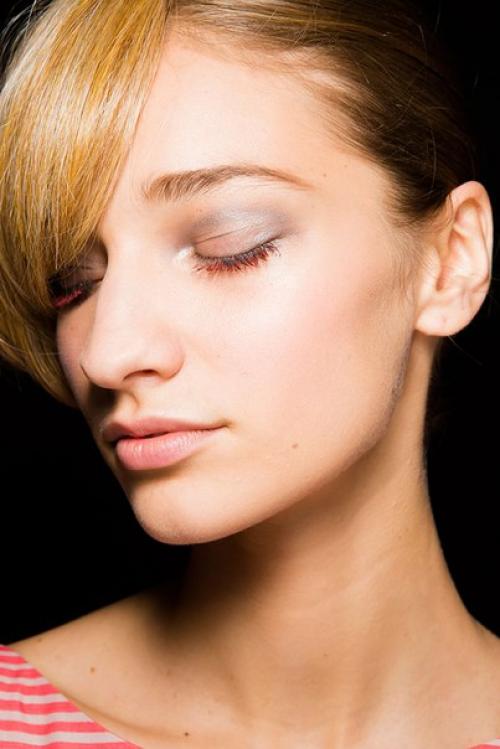 Накануне вечером состоялся показ новой коллекции Giorgio Armani, главными цветами которой стали красный и серый. 02 Накануне вечером состоялся показ новой коллекции Giorgio Armani, главными цветами которой стали красный и серый. 02