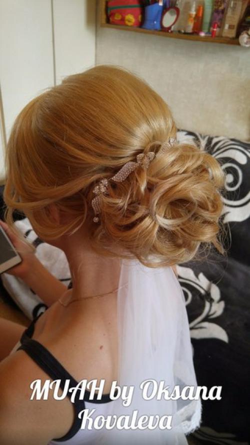 Привет!  Меня зовут Оксана, я стилист - визажист. 03