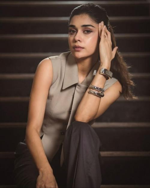 Эйша Сингх предлагает стильный образ Босс - Леди в нейтральных тонах. 03 Эйша Сингх предлагает стильный образ Босс - Леди в нейтральных тонах. 03