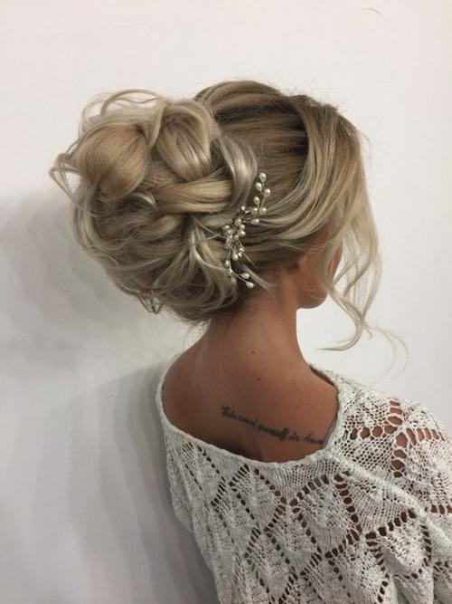 Дорогие девушки!  Я являюсь дипломированным визажистом - стилистом по прическам, закончила школу одного из топ - визажистов нижнего Новгорода. 09