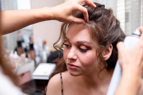 Макияж и прическа - это важнейшие элементы внешнего образа в один из самых важных дней любой женщины. 02