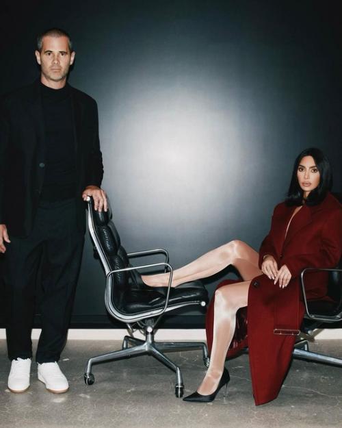 Ким кардашьян снялась в прозрачном платье для журнала. 04