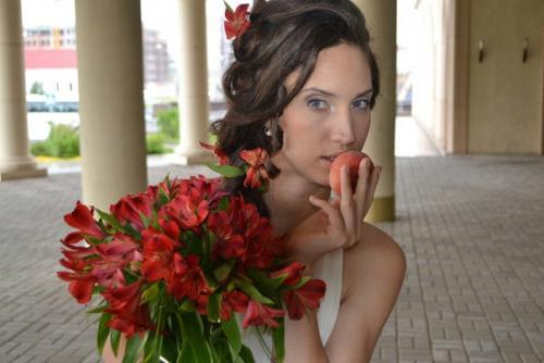 Макияж, прически, оформление платка на Никах и все это выполнит один мастер. 02