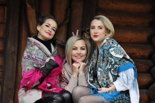 Красивыми, весёлыми и яркими можно быть круглый год) особенно если регулярно посещать студию красоты Lash Room. 09