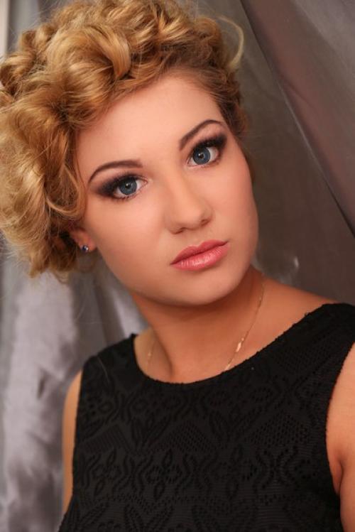 В честь открытия моей студии макияжа в октябре (дату сообщу дополнительно), дарю любой мастер-класс на ваш выбор, за репост! 02