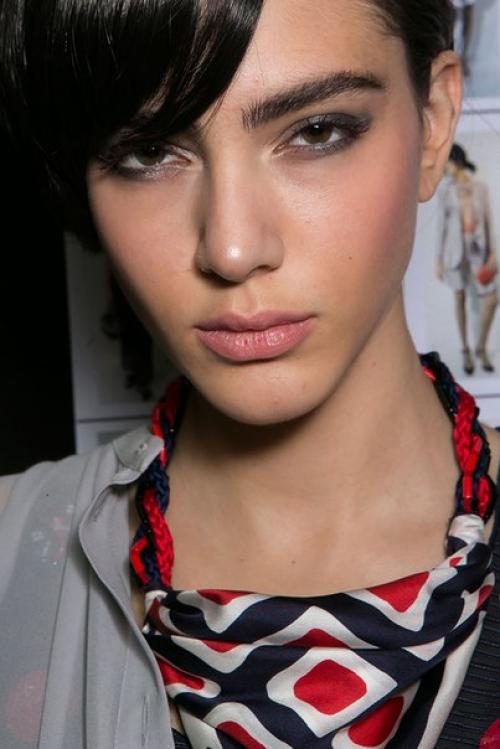 Накануне вечером состоялся показ новой коллекции Giorgio Armani, главными цветами которой стали красный и серый. 07 Накануне вечером состоялся показ новой коллекции Giorgio Armani, главными цветами которой стали красный и серый. 07