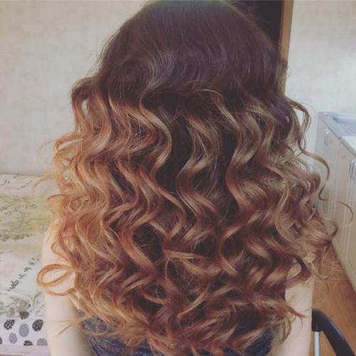 - Услуга: макияж. - Цена: 500 рублей. 08