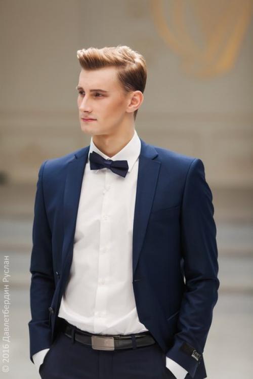 - Услуга: макияж. - Цена: 500 рублей. 02