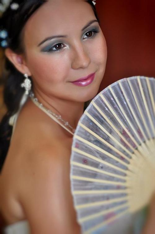 Макияж, прически, оформление платка на Никах и все это выполнит один мастер. 03