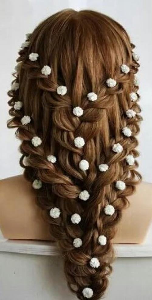 Милые девушки скоро новогодние праздники спешу предложить вам свои услуги по макияжу, прическам, моделирование бровей плетение кос любой сложности. 07