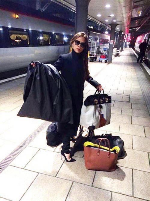 Кэти холмс прокатилась в вечернем платье в нью-йоркском метро. 01 Кэти холмс прокатилась в вечернем платье в нью-йоркском метро. 01