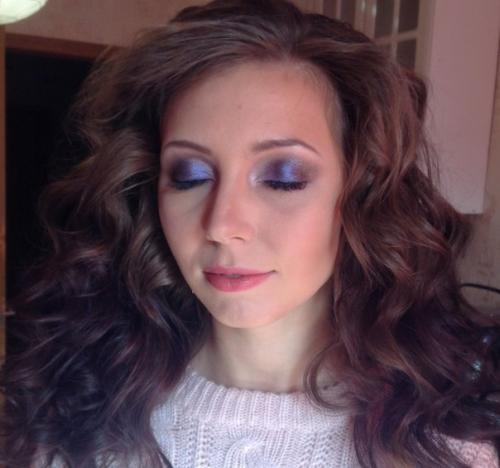 - Услуга: макияж. - Цена: 500 рублей. 05