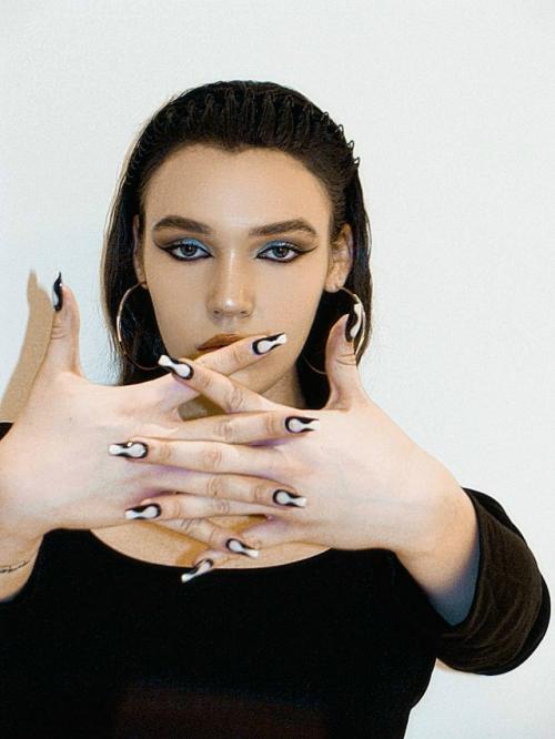 Скоро страшный праздник - хэллоуин. 01