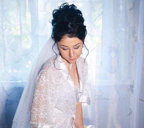 Милые девушки скоро новогодние праздники спешу предложить вам свои услуги по макияжу, прическам, моделирование бровей плетение кос любой сложности. 01