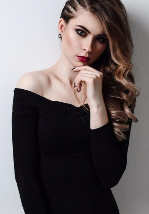 Прически любой сложности, укладка, косы, свадебные прически, локоны, макияж, оформление бровей - всё, к вашим услугам? 01