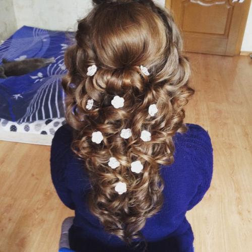 - Услуга: макияж. - Цена: 500 рублей. 01