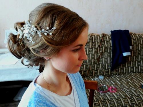 Милые девушки скоро новогодние праздники спешу предложить вам свои услуги по макияжу, прическам, моделирование бровей плетение кос любой сложности. 03