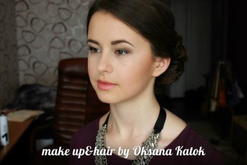 Привет!  Меня зовут Оксана, я стилист - визажист. 07